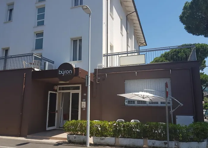Hotel Byron solo per giovani Riccione